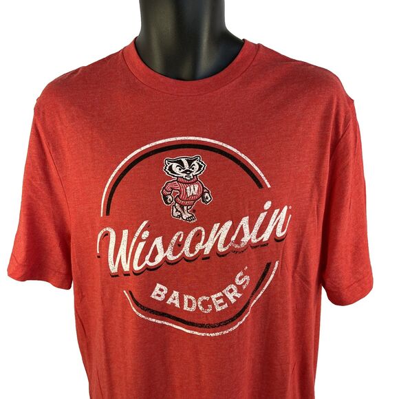 New Mens Captivating Wisconsin Badgers Graphic T-Shirt Size Medium NWT Red Soft - Picture 2 of 7